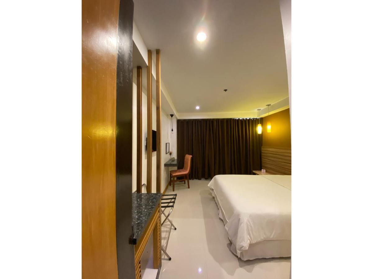 Capital O 820 Guijo Suites Makati Manilla Buitenkant foto