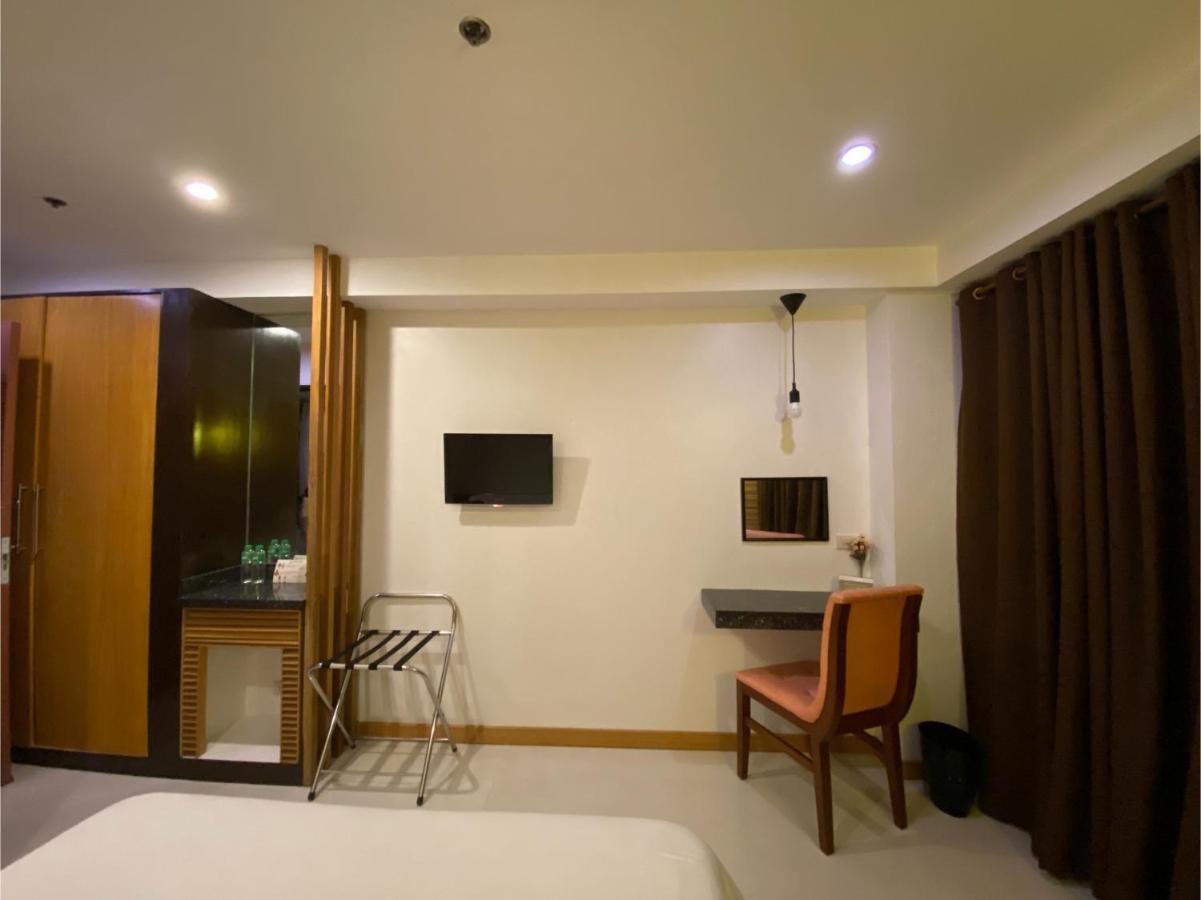 Capital O 820 Guijo Suites Makati Manilla Buitenkant foto