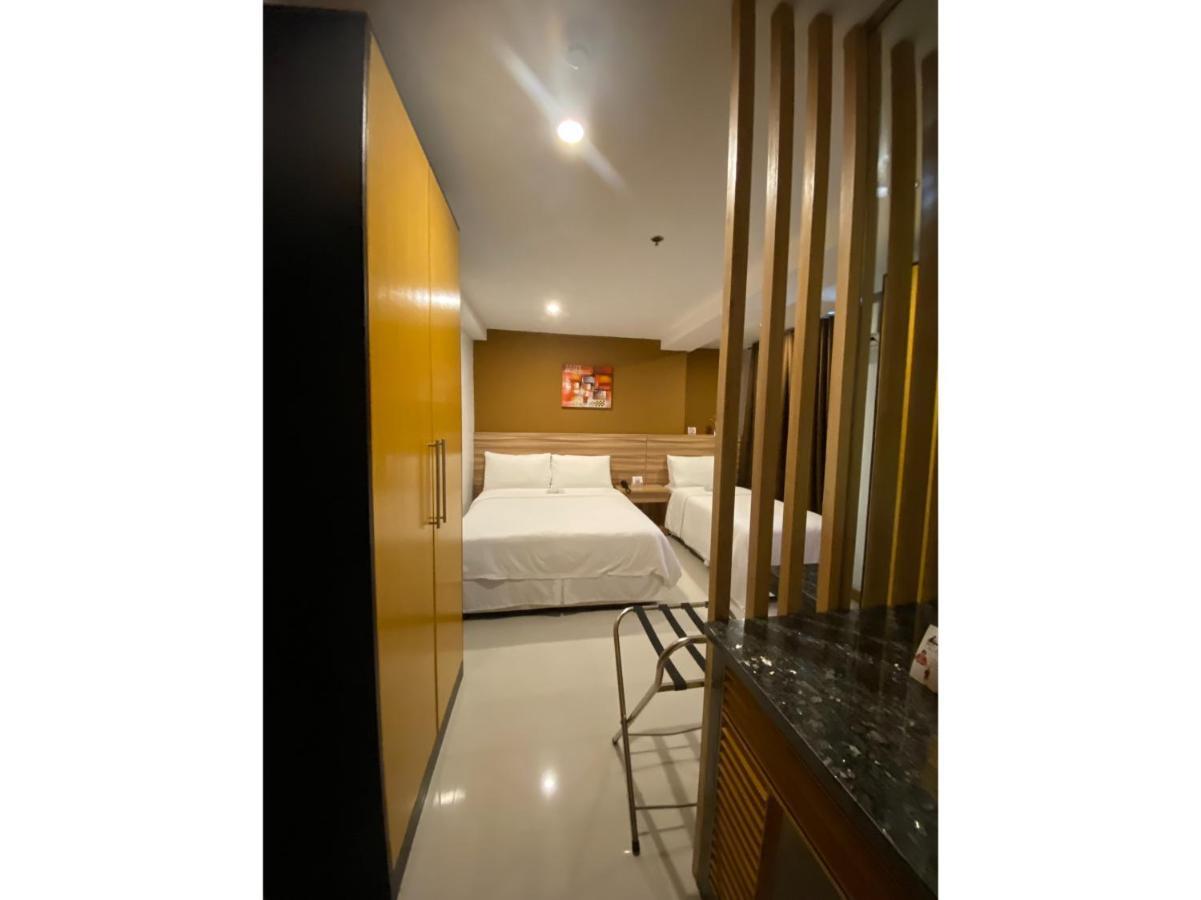 Capital O 820 Guijo Suites Makati Manilla Buitenkant foto