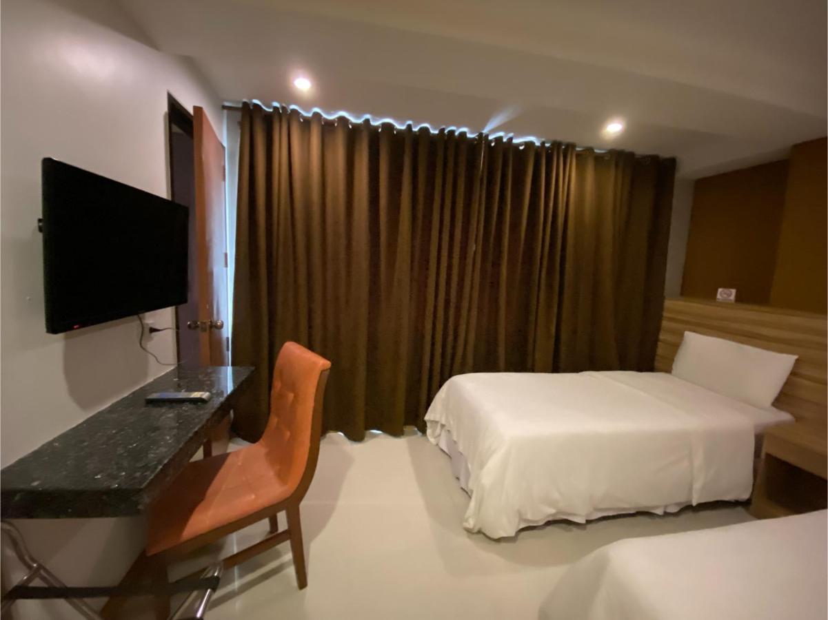 Capital O 820 Guijo Suites Makati Manilla Buitenkant foto