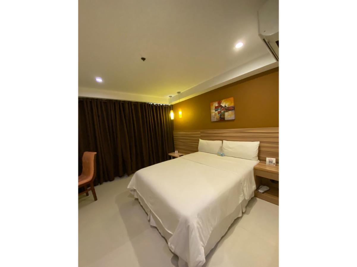 Capital O 820 Guijo Suites Makati Manilla Buitenkant foto