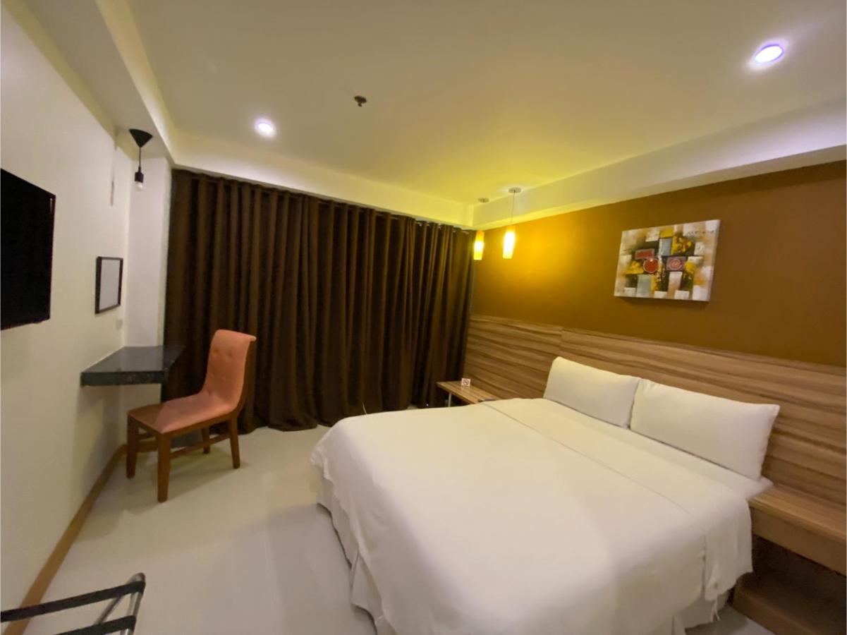 Capital O 820 Guijo Suites Makati Manilla Buitenkant foto