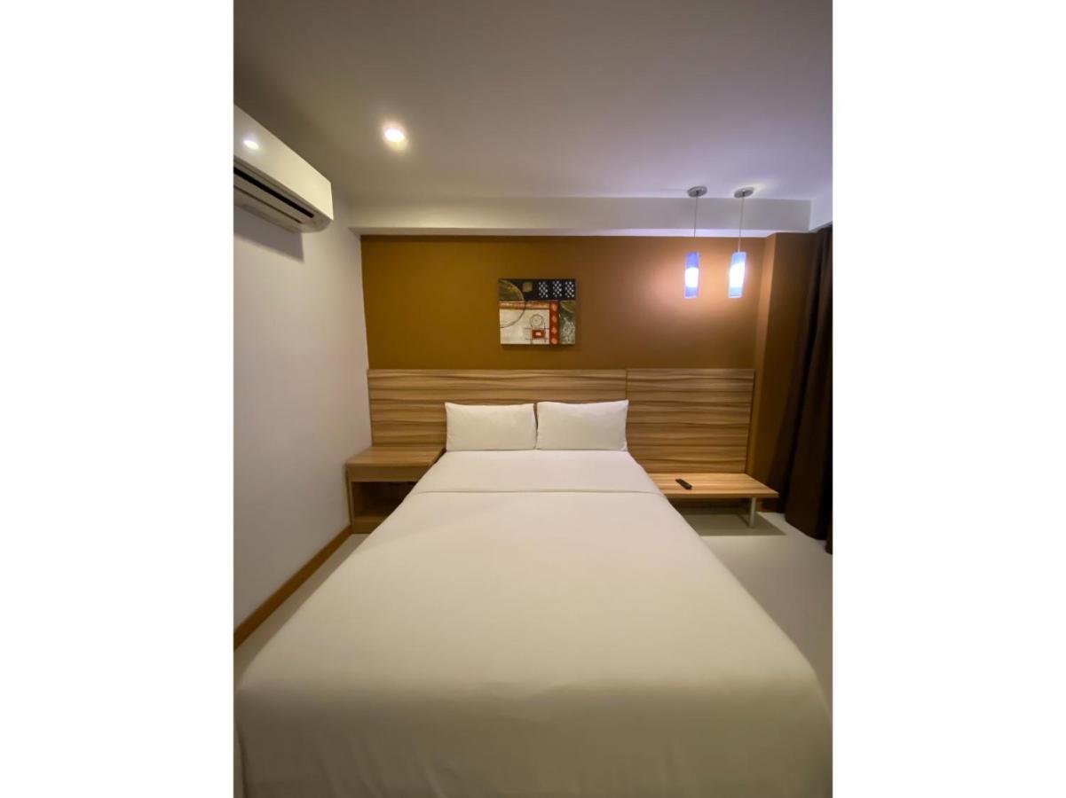 Capital O 820 Guijo Suites Makati Manilla Buitenkant foto