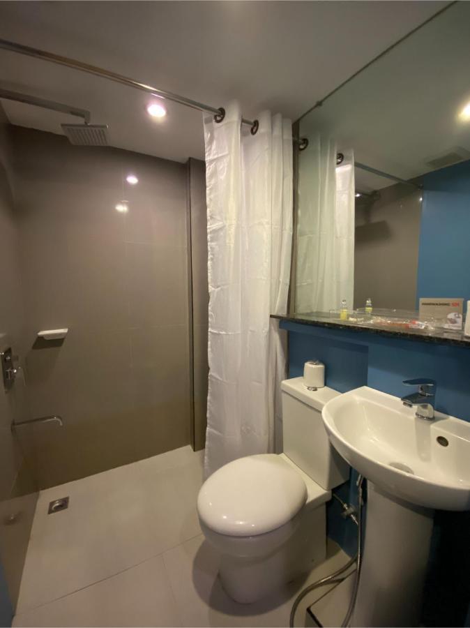 Capital O 820 Guijo Suites Makati Manilla Buitenkant foto